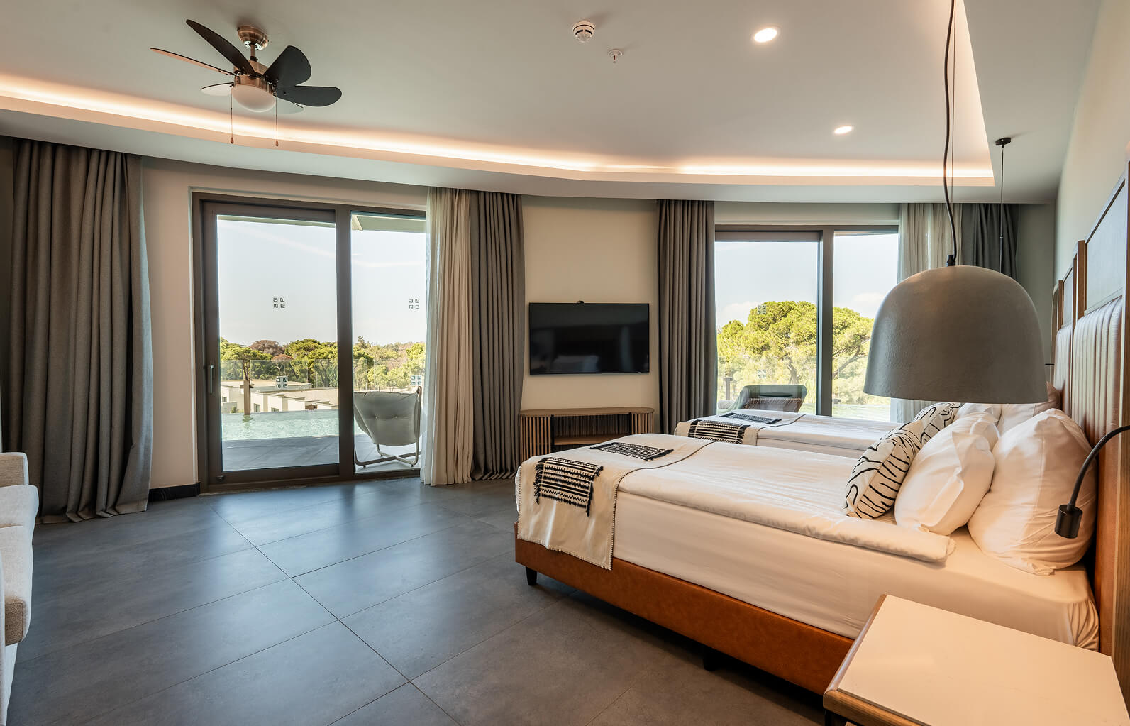 Ethno Hotels Konaklama Odalar Suitler Corner Suite Swim Up Alt Banner Slider 6