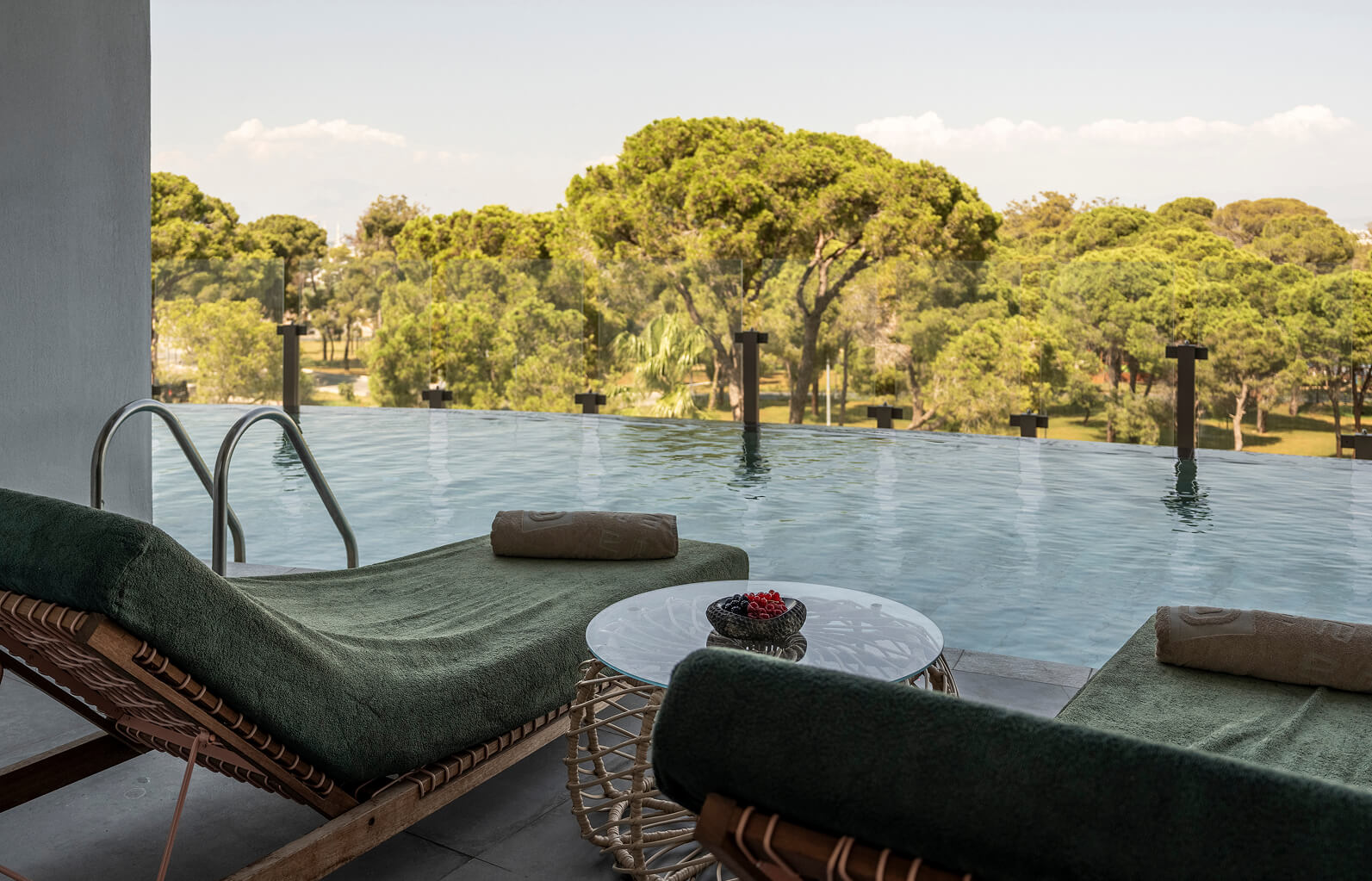 Ethno Hotels Konaklama Odalar Suitler Corner Suite Swim Up Alt Banner Slider 2