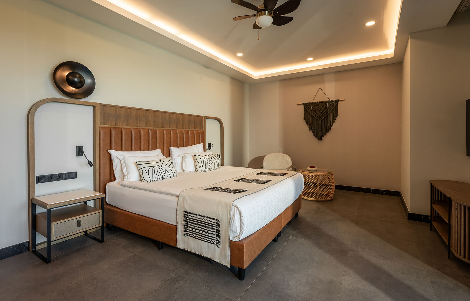 Ethno Hotels Konaklama Odalar Suitler Corner Suite Swim Up Alt Banner Slider 3