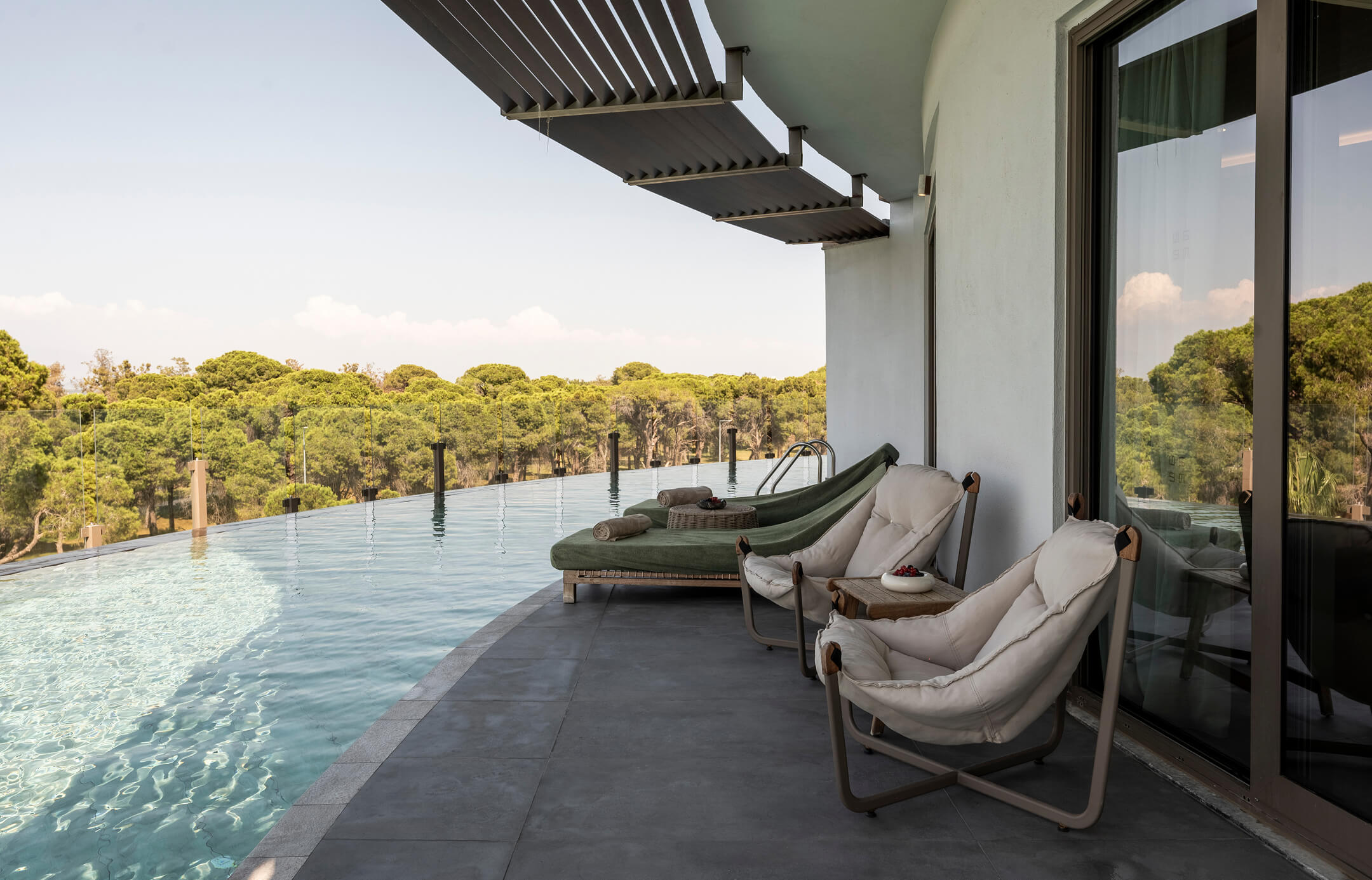 Ethno Hotels Konaklama Odalar Suitler Corner Suite Swim Up Alt Banner