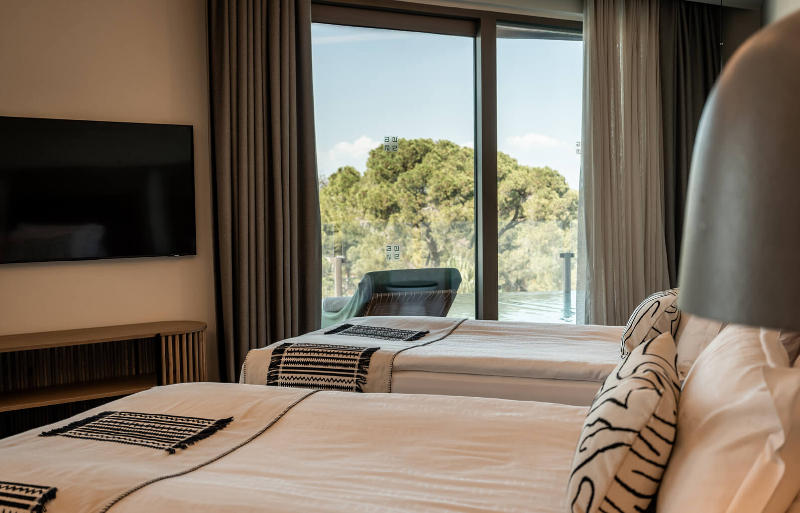 Ethno Hotels Konaklama Odalar Suitler Corner Suite Swim Up Alt Banner Slider 10